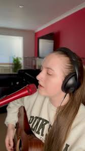 Practicing for @stirlingpride with a little @chappellroan cover. ,  #mykinkiskarma #chappellroan #acousticcover #wlw #lesbiansofig