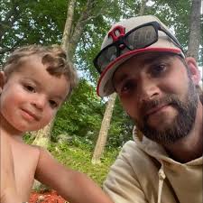 tree climbers mocking inexperienced peers