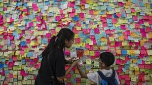 10 rekomendasi kertas origami warna warni terbaik. Cara Demo Pns Dan Hong Kong Tulis Aspirasi Lewat Kertas Warna Warni Di Lennon Wall Tribun Batam