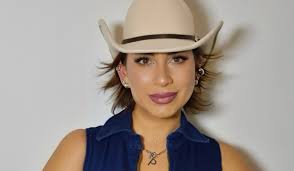 Paz Díaz presenta su disco debut "Oficialmente Ranchera"