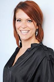 Geboren op 17 november 1980 in wilrijk / begon in 2007 als presentator van de ochtend op ­radio 1, naast onder anderen ik weet niet of dat niet voor de meeste schermgezichten geldt, maar voor mij klopt het zeker. Pin Op Karen Damen