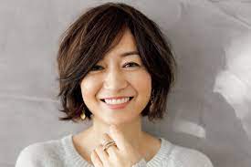 富岡佳子さんの絶妙にラフで色っぽい 富岡ボブ 憧れのエクラモデルズのヘア ボブ パーマ 40代 50 代 髪型 ボブ ボブパーマ