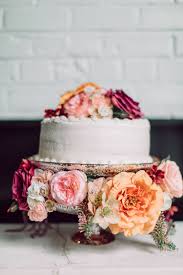 Chic Grocery Store Cake Hack Https Ruffledblog Com Chic Grocery Store Cake Hack Photo Claren Diy Wedding Cake Bridal Shower Cakes Wedding Cake Fresh Flowers