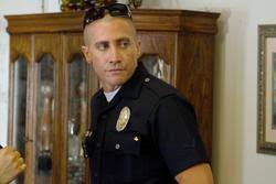 End of watch is a 2012 american action thriller film written and directed by david ayer. End Of Watch Film Kritik Trailer Filmdienst