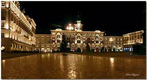 Piazza Unita D Italia Piazza Granda La Sera Www Facebook Com Triesteraccontatrieste Italia Trieste Piazza