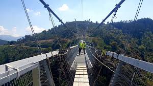 Ponte pênsil ou ponte suspensa é um tipo de ponte sustentada por cabos ou tirantes de suspensão. A Maior Ponte Pedonal Suspensa Do Mundo Esta A Nascer Em Arouca