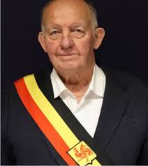 Qui est qui et qui fait quoi ? Bourgmestre Monsieur Raymond Douniaux  Contact • +32478250669 • raymond.douniaux@gmail.com Adresse Rue de la  Marcelle 1225660 CouvinBelgique Attributions Police Zone de secours  Population Personnel Protocole