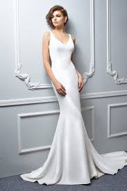 Try on our beautiful mermaid gowns made of silk with rich crepes and satins that showcase your body perfectly. Bt17 27 Mermaid Wedding Dress By Beautiful Weddingwire Com In 2021 Sleek Wedding Dress Wedding Dresses Enzoani Wedding Dresses