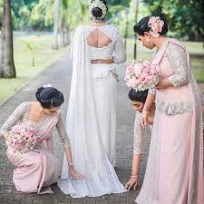 Modern Kandyan Bride Piyara And Her Bridesmaids Bridesbypurnima Inspirationbrides Srilankanbrides Brides Weddingday Wed Bridesmaid Bride Bridesmaid Saree
