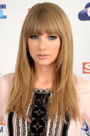 Taylor Swift S Amazing Beauty Transformation Through The Years Taylor Swift Hair Taylor Swift Haircut Long Hair Styles