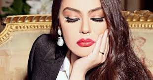 وترمز أيضًا ارتداء القبعة في المنام للبنت العزباء على الخطوبة أو الزواج لأن القبعة تعد زيادة في ستر. ÙÙ‰ Ø¹ÙŠØ¯ Ù…ÙŠÙ„Ø§Ø¯Ù‡Ø§ ÙƒÙŠÙ Ù‡Ø²Ù…Øª Ø´Ø±ÙŠÙ‡Ø§Ù† Ø§Ù„Ù…Ø±Ø¶ Ø§Ù„Ø®Ø¨ÙŠØ« Ø§ØªØ¹Ù„Ù…Ù‰ Ù…Ù† Ø­ÙƒØ§ÙŠØªÙ‡Ø§ Ø§Ù„ÙŠÙˆÙ… Ø§Ù„Ø³Ø§Ø¨Ø¹