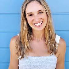 Melanie Moffatt's Instagram, Twitter & Facebook