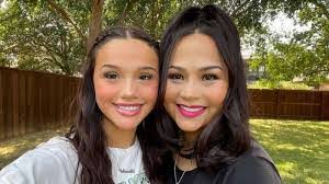 Dixie Haggard's Instagram, Twitter & Facebook