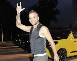 Swoją przygodę z tańcem zapoczątkował w wieku 19 lat na scenie kieleckiego teatru tańca, gdzie w dniu 15 listopada. Najbardziej Obciachowe Tatuaze Gwiazd