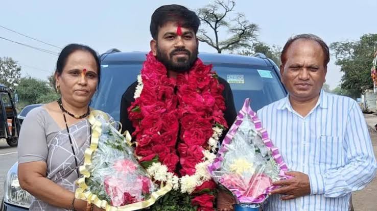 एकनाथ शिंदे को कार्रवाई करनी चाहिए…', अभिजीत दीपके से मिले थे शिवसेना के नेता; बीजेपी नाराज- Eknath Shinde should take action Shiv Sena leaders met Abhijeet Dipke BJP upset | Jansatta