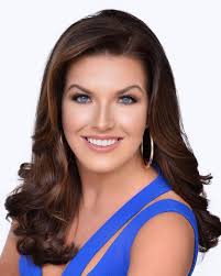 Holly Benge's Instagram, Twitter & Facebook