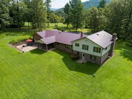 Equestrian Estate For Sale In Bedford County Pennsylvania This 125 Acre Farm In Bedford Pa Is Absolutely Stunning Custom Built Homes Workout Rooms Hay Barn