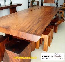 Furniture dapur meja makan kayu trembesi saat ini memang sedang trend dan banyak di pesan karena memiliki karakter yang unik. Harga Meja Kayu Lebar Desain Mewah Klasik Modern