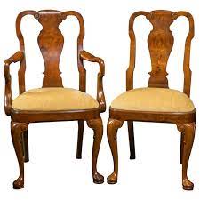 Queen anne furniture proved wildly popular and spread across europe and into north america incredibly quickly. Walnut Queen Anne Style Dining Chairs 2 Arms And 8 Sides For Sale At 1stdibs