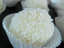 Boules Noix De Coco Noisette Recette Ptitchef Recette Boule De Noix De Coco Noix De Coco Gateaux Et Desserts