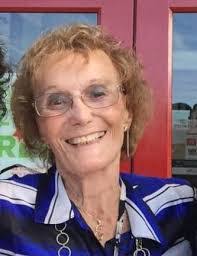 Evelyn Mayer's Instagram, Twitter & Facebook