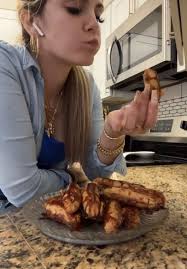 Montecristo o eclair… el dulce cubano mas rico q podran probar en sus casas  Ingredientes 3 cucharada grandes de mantequilla 1 tasa de agua 1 pisca de  sal 1 cucharada de azucar 1 cucharada de leche en ...