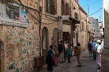 Sie enthält zwar einige gebäude aus früheren zeiten, wird aber in ihrer heutigen lage von der stadtmauer süleyman des. Jerusalem Altstadt Reisefuhrer Auf Wikivoyage