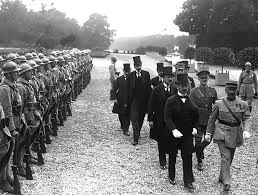 Muzeul national al unirii din alba iulia adaposteste vase si idoli de la tartaria. 100 De Ani De La Semnarea Tratatului De La Trianon Momentul RecunoaÈterii Marii Uniri De La Alba Iulia Din 1918 Alba24
