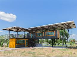 Nous travaillons principalement avec un enduit lisse ou texturé, un bardage en laqué blanc ou bois, un bois massif ou un revêtement en pierres. Urban Container Mecoser Sistemi Container Personalizzati