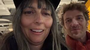 🌴 Billie-Jo Porter Show 🌴, Streaming live from Melbourne, VIC, Australia  , Pre-Save New Song, https://gyro.to/RoundandRound