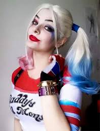 Like harley quinn was from the animated series and the pigtails and/or corset are from the arkham games. Comic Harley Quinn Lace Front Wig Heat Resistant Wig Large Loose Waves Replacement Ponytail Cosplay Wig Blond Pink Blue Amazon De Beauty