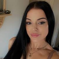 Julie Lesko's Instagram, Twitter & Facebook