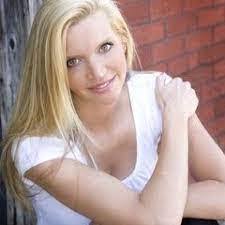 Ella Ladd's Instagram, Twitter & Facebook