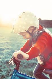 Comment Choisir Un Casque De Velo Que Mon Enfant Adorera Forcement Casque Velo Velo Enfant Casque