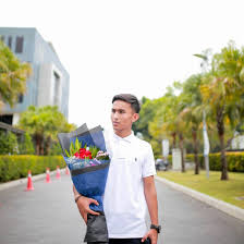 Tambah pulak dengan kehadiran 'bekas kakak ipar' ain. Ahmad Ezzrin Loy On Twitter Cheers To The Weekend Azreenzeen