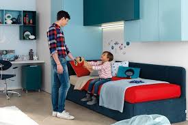 Giallo, verde, beige e color legno sono le. Come Arredare Una Cameretta Per Figli Di Eta Diversa 3 Suggerimenti