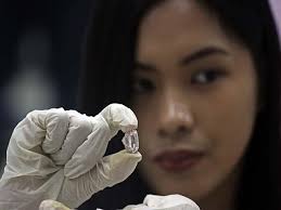 Sotheby's appraises Marcos jewels