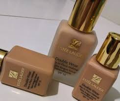Estee lauder propose des pinceaux de fond de teint de différentes tailles qui vous permettent de poser efficacement un fond de teint. Estee Lauder Double Wear Mini Mihaela Maria Make Up Artist