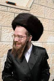 Some Chasidic Jewish Males Wear A Special Fur Hat Called A Shtreimel On Shabbat Saturday And On Jewish Holid Jewish Inspiration Drawing People Jewish Culture