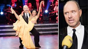 Nikita, jeune danseur talentueux, s'inscrit au concours « let's dance » dans l'espoir de gagner le grand prix et ainsi pouvoir payer l'opération dont son petit frère a. Let S Dance 2019 The Truth Behind Ravelli S Tears