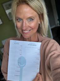 Help I need cute inexpensive ways to Get our invitations out and Fast!!❤😫 