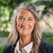 Kelly Otto's Instagram, Twitter & Facebook