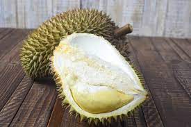 Kalau bisa, dengan mengeluarkan biaya sesedikit mungkin. Menikmati Durian Sinapeul Di Majalengka