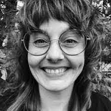 Laura Rooney's Instagram, Twitter & Facebook