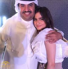 آل خليفة هي الأسرة الحاكمة في البحرين؛ يرجع أصلها إلى العتوب، وكان العتوب قد هاجروا من موطنهم في منطقة الهدار الواقعة في أفلاج Ø¨Ø§Ù„ØµÙˆØ± Ø´Ø§Ù‡Ø¯ Ø´ÙŠØ® ÙƒÙˆÙŠØªÙŠ Ø´Ù‡ÙŠØ± ÙŠØ­Ø¶Ù† Ø§Ù„ÙÙ†Ø§Ù†Ø© Ø­Ù„Ø§ Ø§Ù„ØªØ±Ùƒ ØµØ­ÙŠÙØ© Ø§Ù„Ù…Ø±ØµØ¯