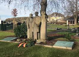In den usa gibt es beispielsweise den memorial day ende mai; Volkstrauertag 2020 Kranzniederlegung Am Ehrenmal In Katzwinkel Ak Kurier De