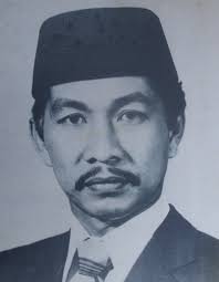 Bekas menteri besar pahang adnan yaakob mencuri perhatian dalam dewan undangan negeri kerana memakai respirator. Portal Rasmi Kerajaan Negeri Pahang