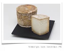 Le Persille De Tignes Aussi Appele Bleu De Tignes Tignard Est Produit Dans La Vallee De Tignes Ce Fromage Est Fromage Fromage Cheese Plateau De Fromage