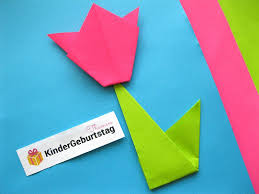 Tulpen Basteln Aus Papier Einfache Anleitung Fur Die Kinder Tulpen Basteln Blumen Basteln Aus Papier Basteln Mit Papier