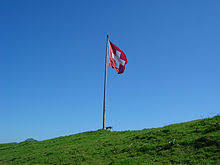 Son fond est rouge et il contient une croix blanche aux. Drapeau Et Armoiries De La Suisse Wikipedia